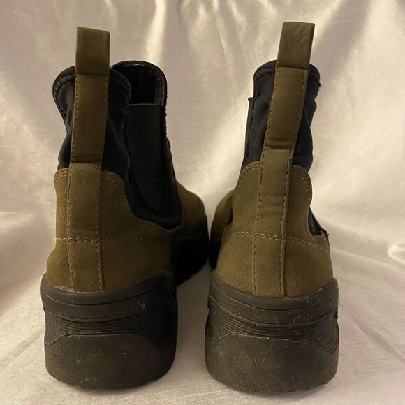 Urban Outfitters Womens Size 9 Suki Sporty Chelsea Boot Olive Green Ankle Bootie - Picture 5 of 7